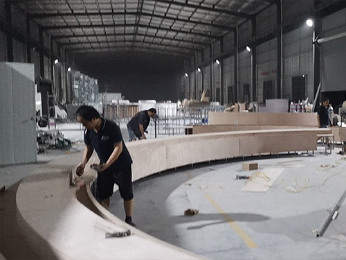 青海第二十二屆青洽會(huì)任務(wù)緊急工人連夜趕工期